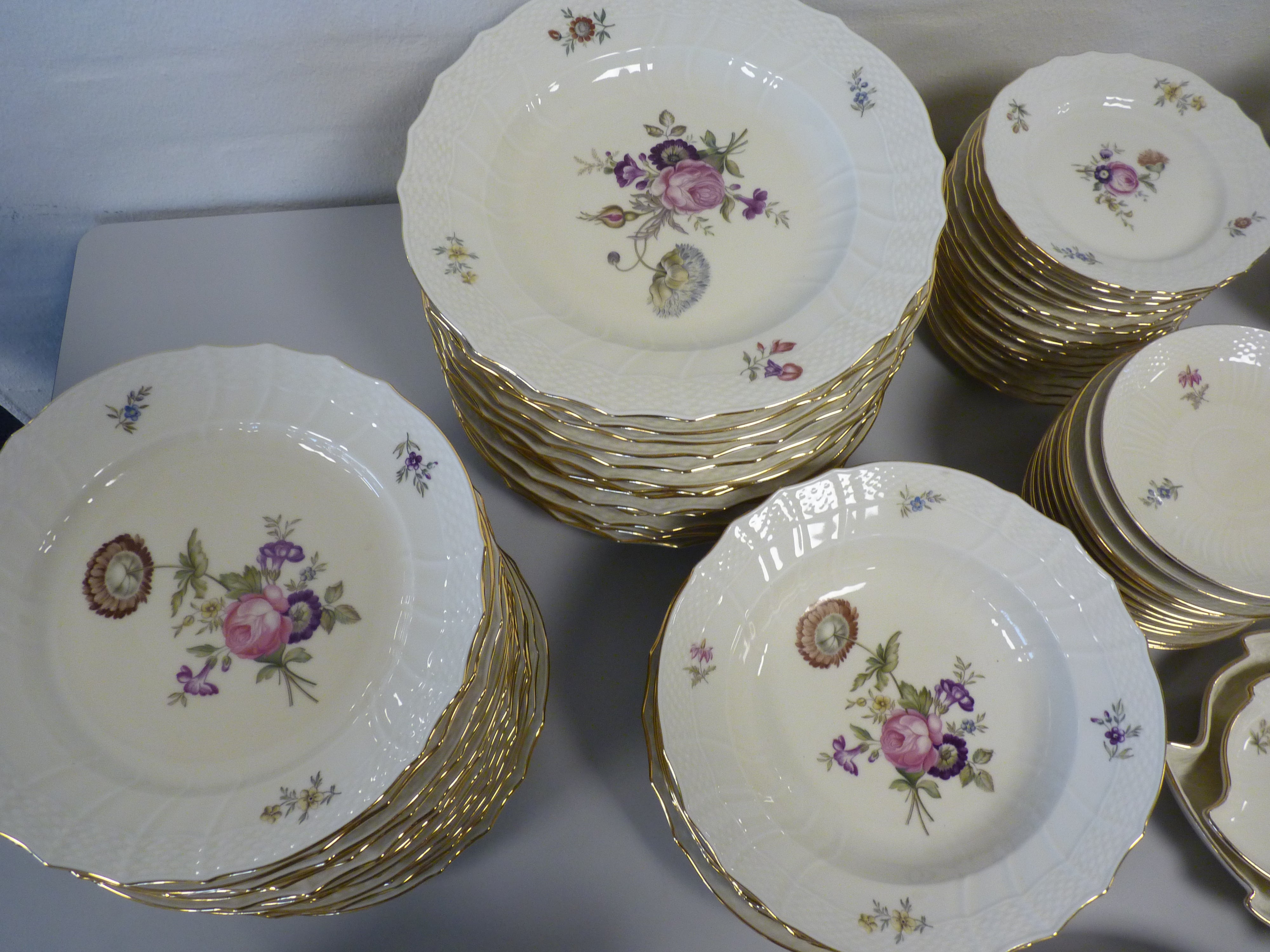 Royal Copenhagen, Frijsenborg stel